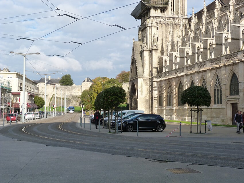 tramway caen eglise